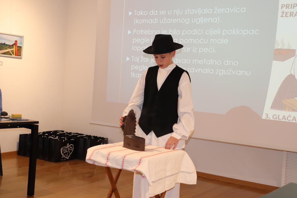 MALI SKOLSKI KUSTOSI (9) (1)