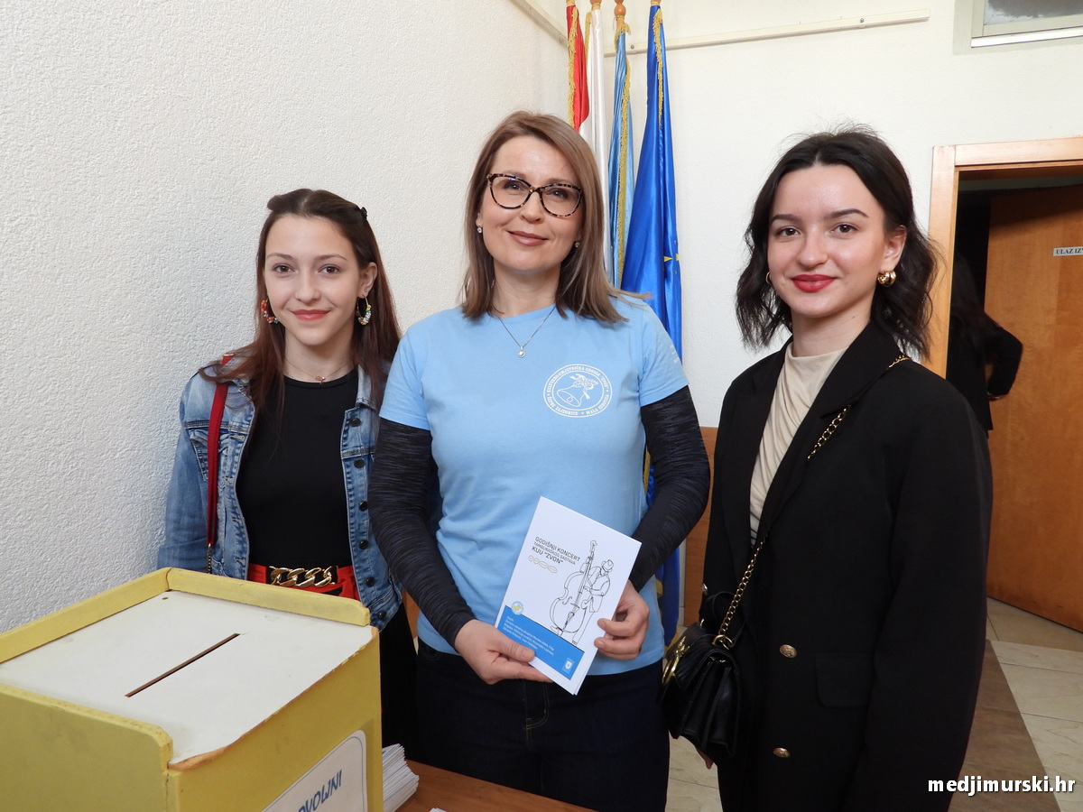 Tamburaški orkestar KUU Zvon (1)