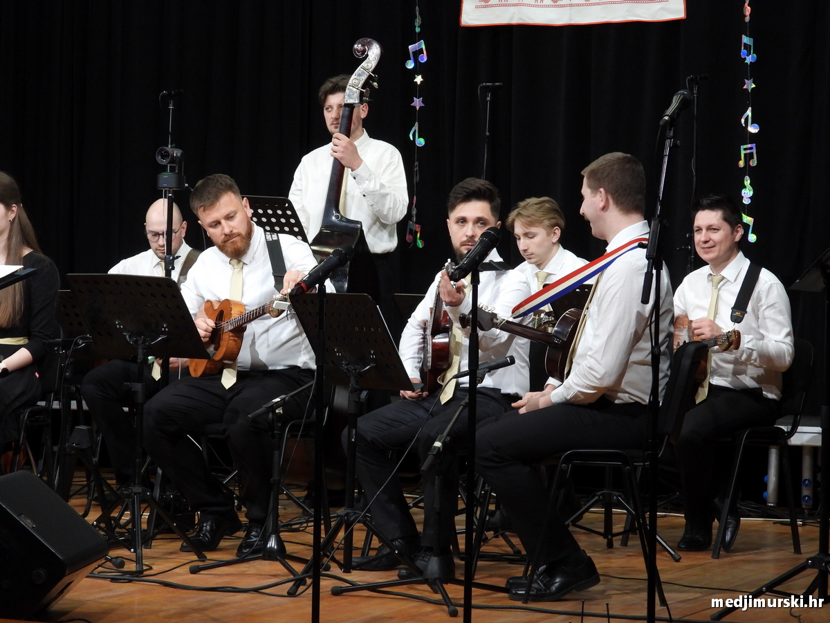 Tamburaški orkestar KUU Zvon (12)