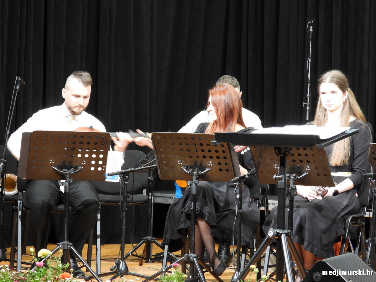 Tamburaški orkestar KUU Zvon (13)