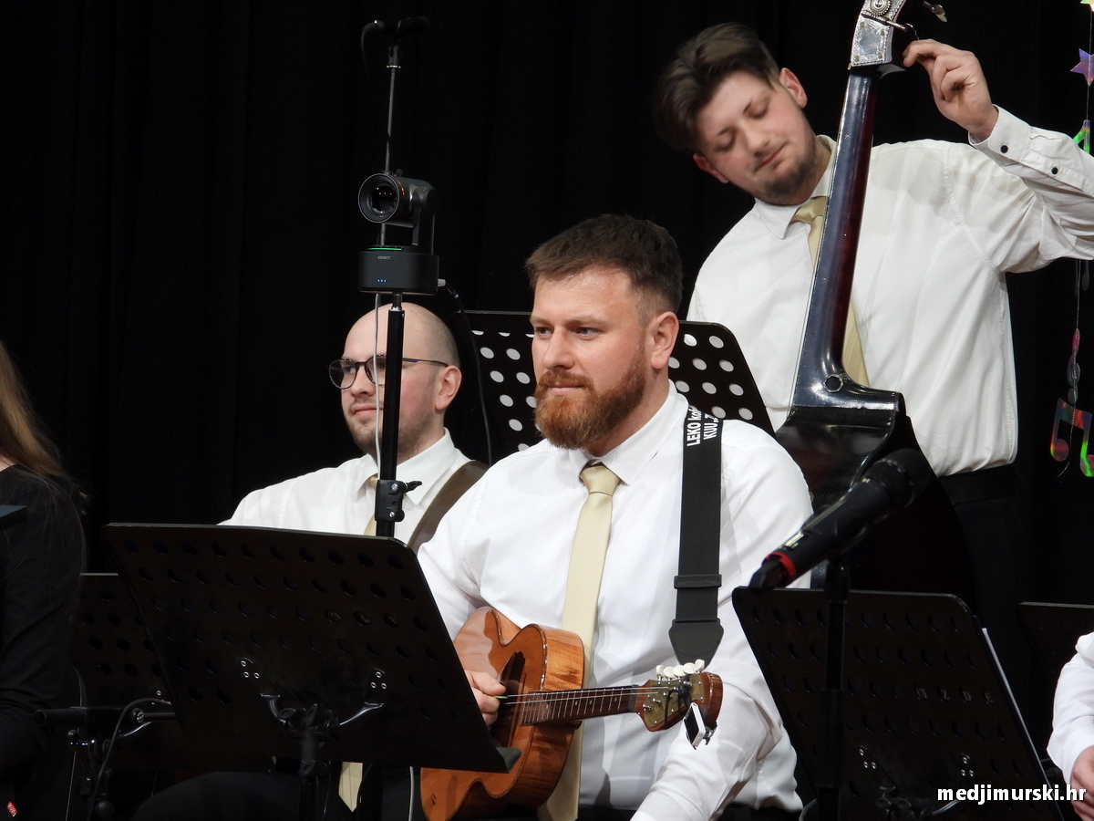 Tamburaški orkestar KUU Zvon (14)