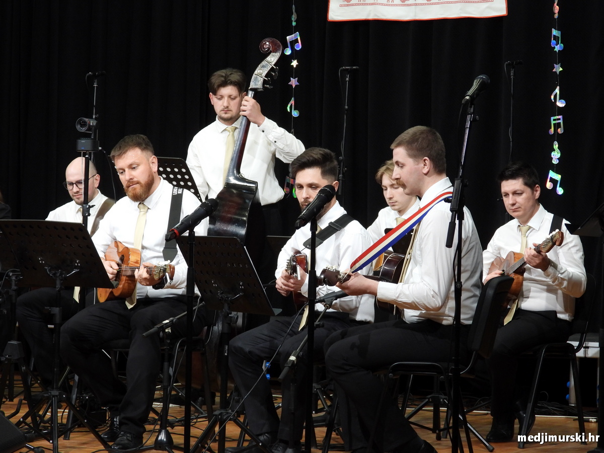 Tamburaški orkestar KUU Zvon (15)