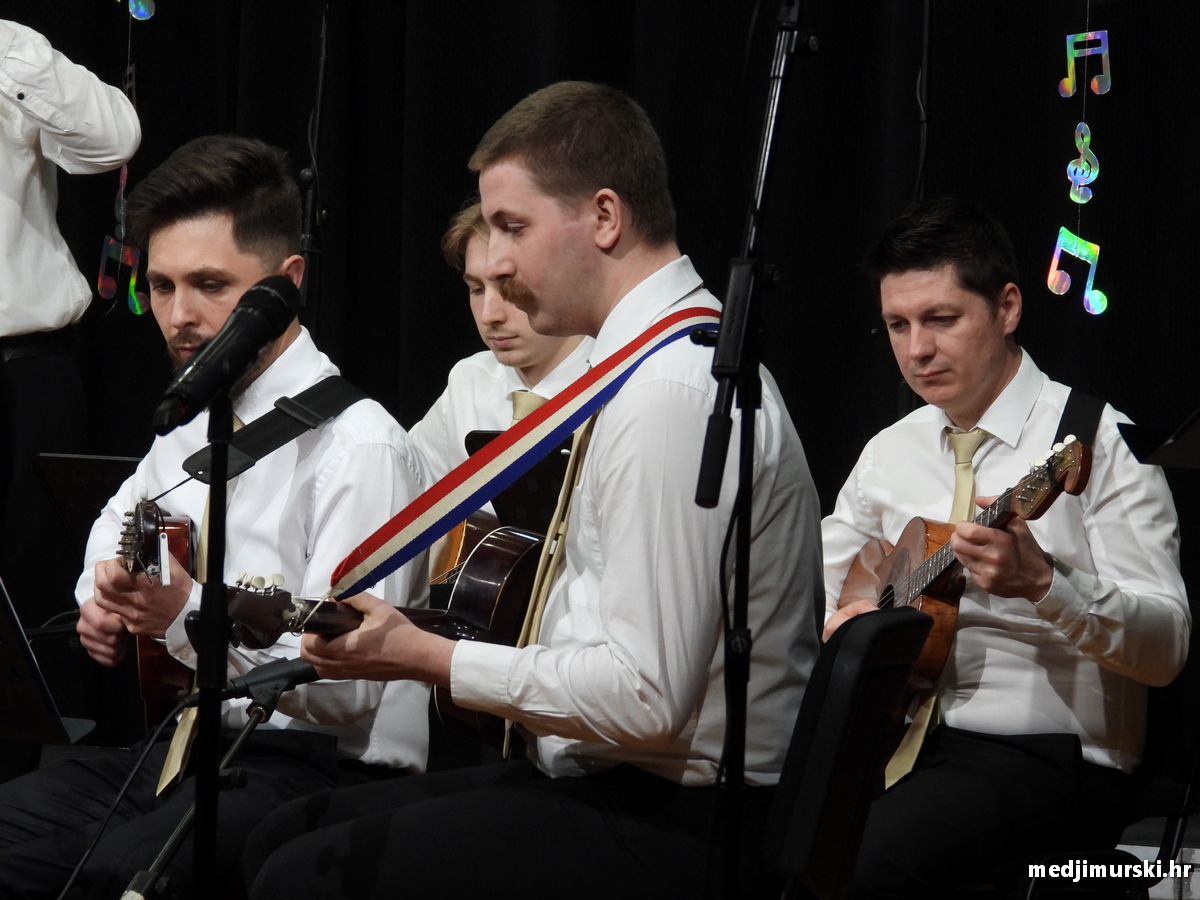 Tamburaški orkestar KUU Zvon (16)