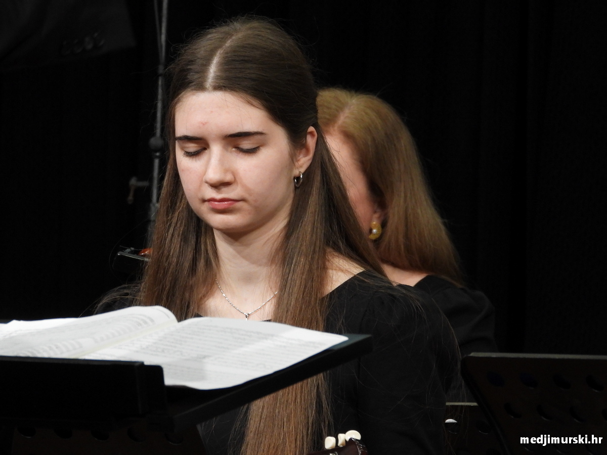 Tamburaški orkestar KUU Zvon (18)