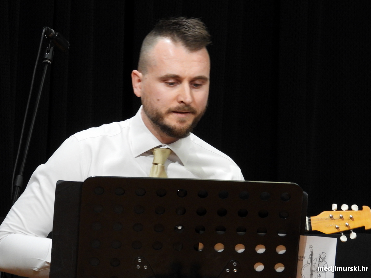 Tamburaški orkestar KUU Zvon (19)