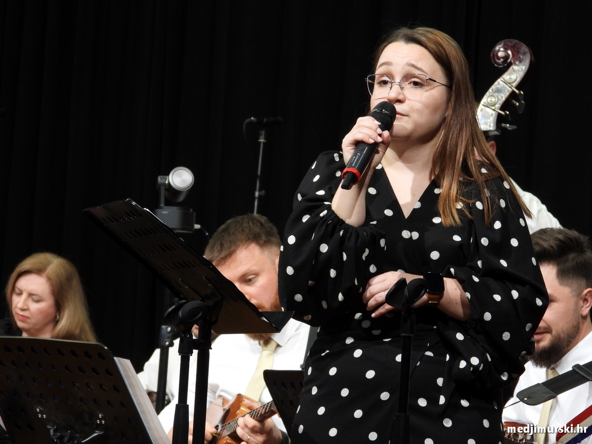 Tamburaški orkestar KUU Zvon (31)