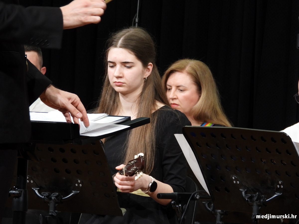 Tamburaški orkestar KUU Zvon (37)