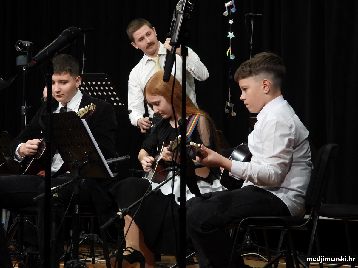 Tamburaški orkestar KUU Zvon (39)