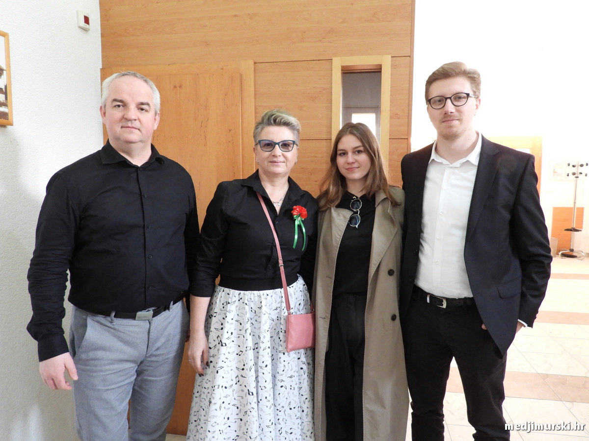 Tamburaški orkestar KUU Zvon (4)
