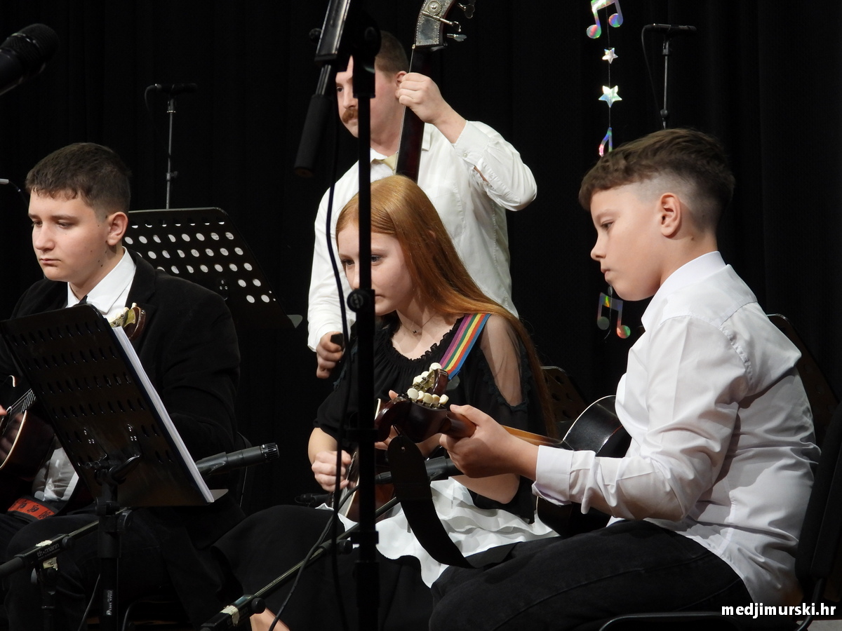 Tamburaški orkestar KUU Zvon (40)