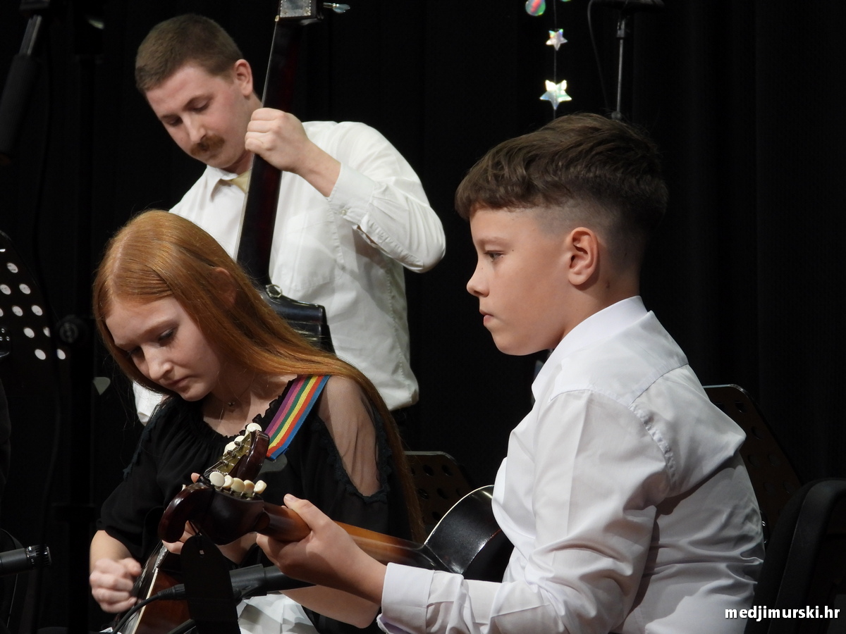 Tamburaški orkestar KUU Zvon (41)