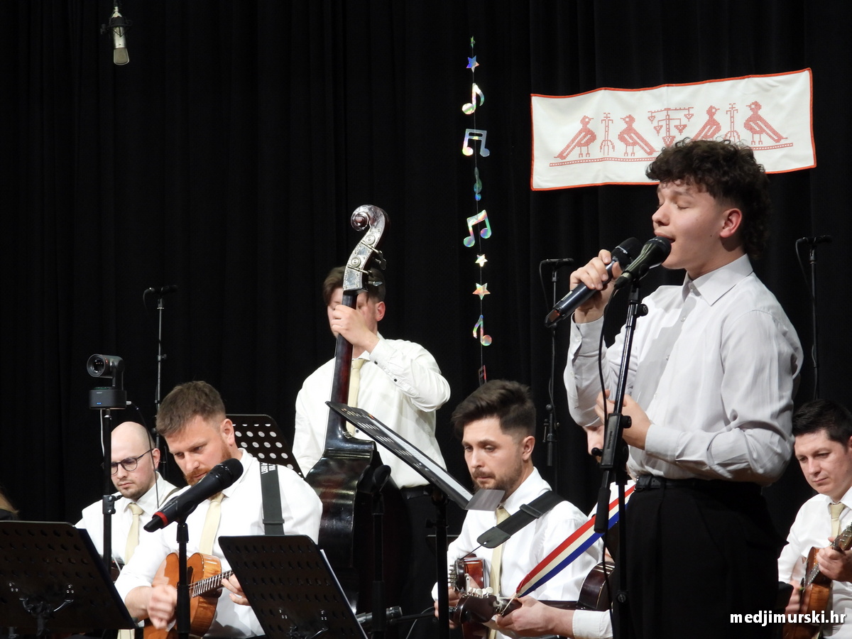 Tamburaški orkestar KUU Zvon (57)