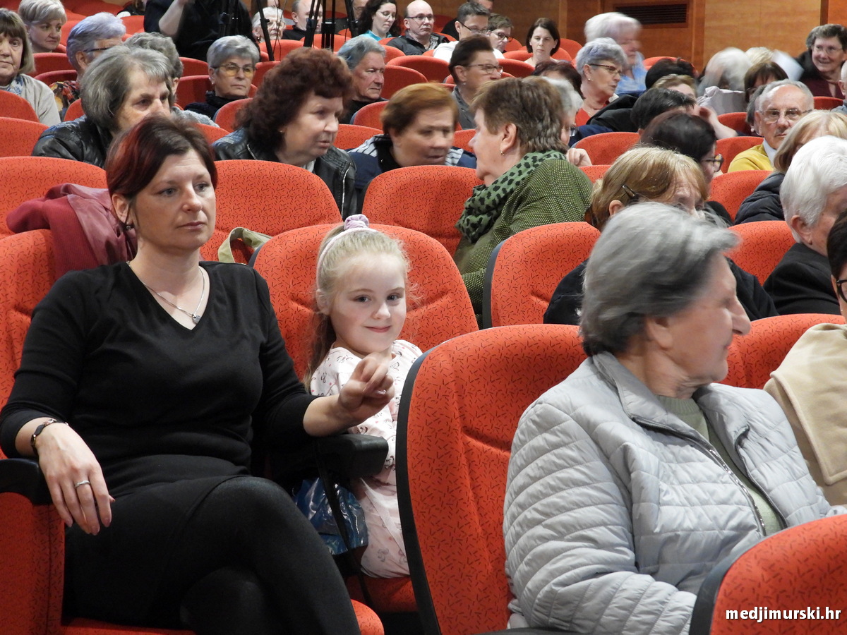 Tamburaški orkestar KUU Zvon (7)