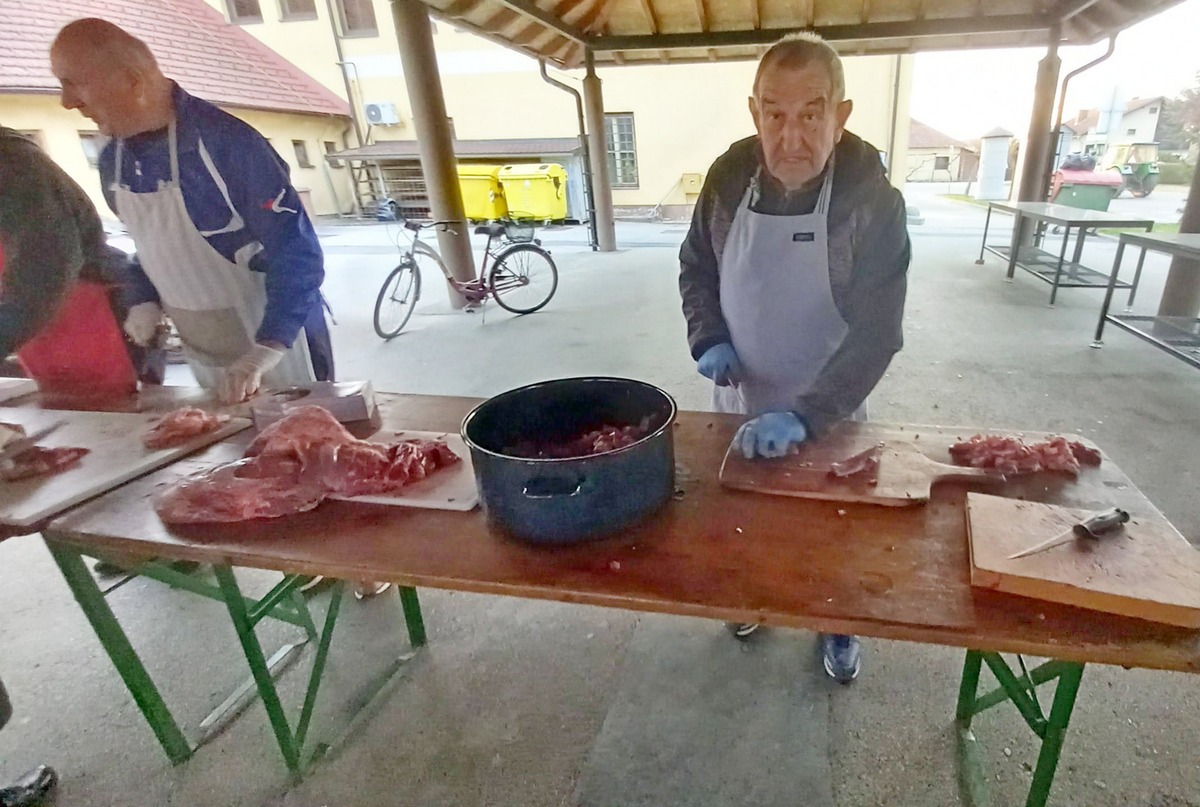 Udruga Umirovljenika Sveta Marija križni put mladih (1)