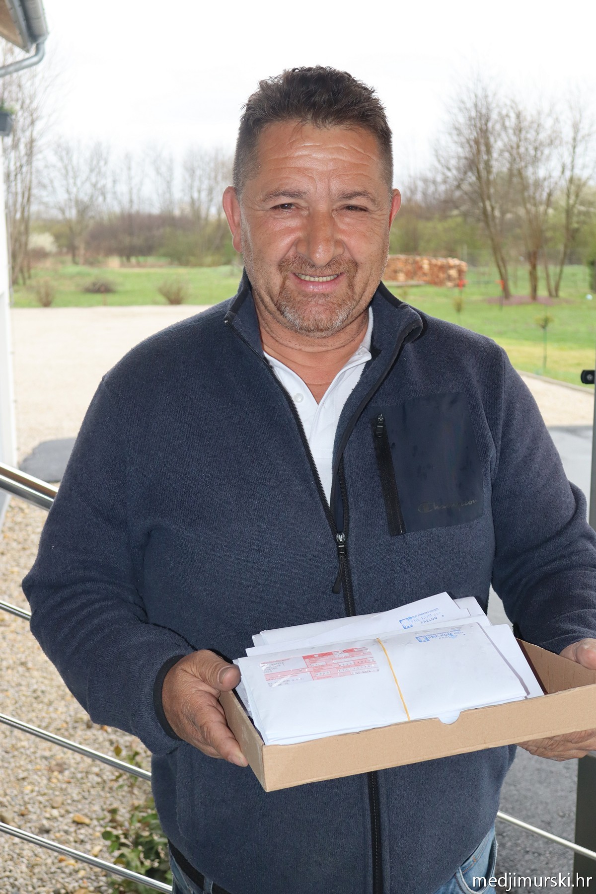 Za unutra 1 Damir Ignac s računima