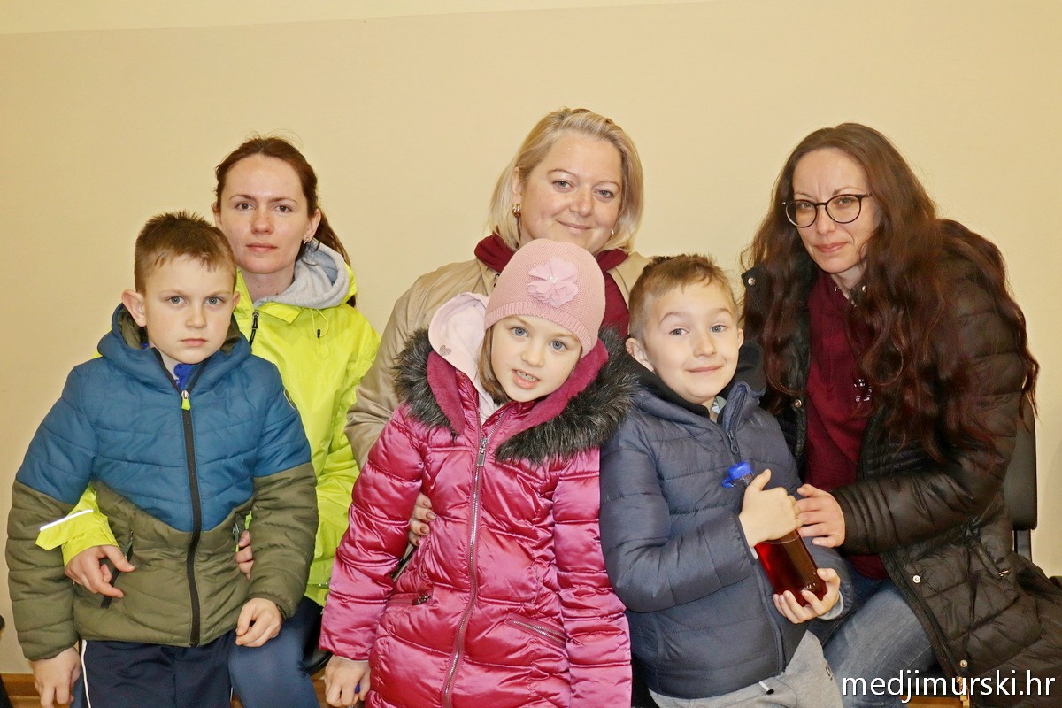 Za unutra 1 Jelena Vadlja i ekipa na Križnom putu mladih
