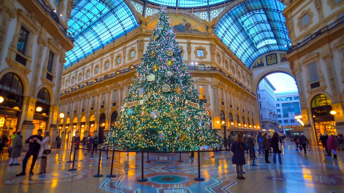 20211214105732 albero di natale swarovski nella galleria vittorio emanuele ii milano viltvart shutterstock 1874227132 scaled