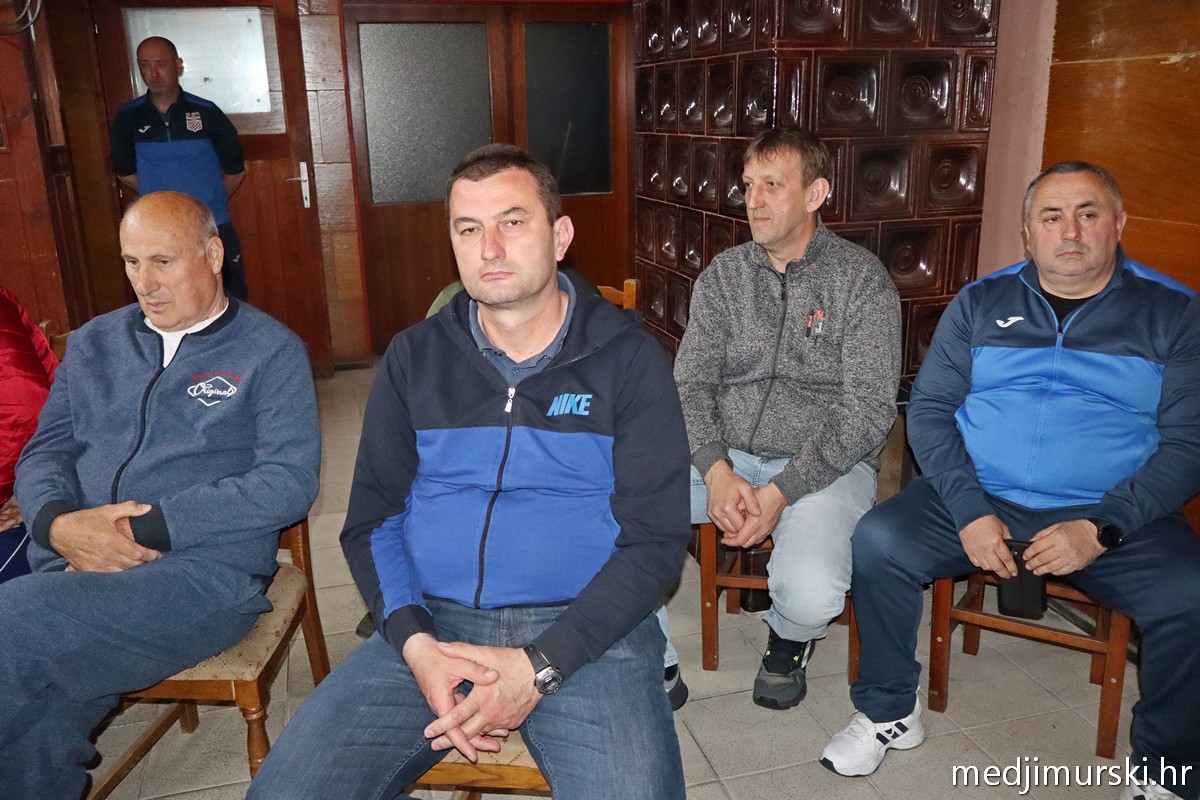 Nogometaši skupština (4)