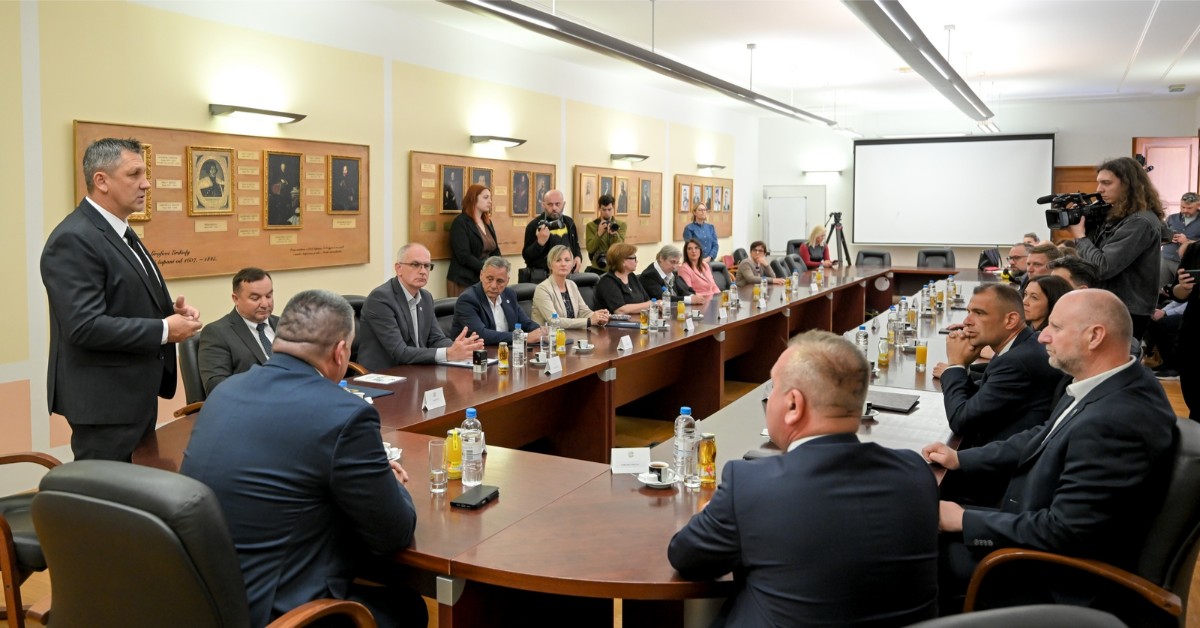 Obrtnici potpisivanje ugovora