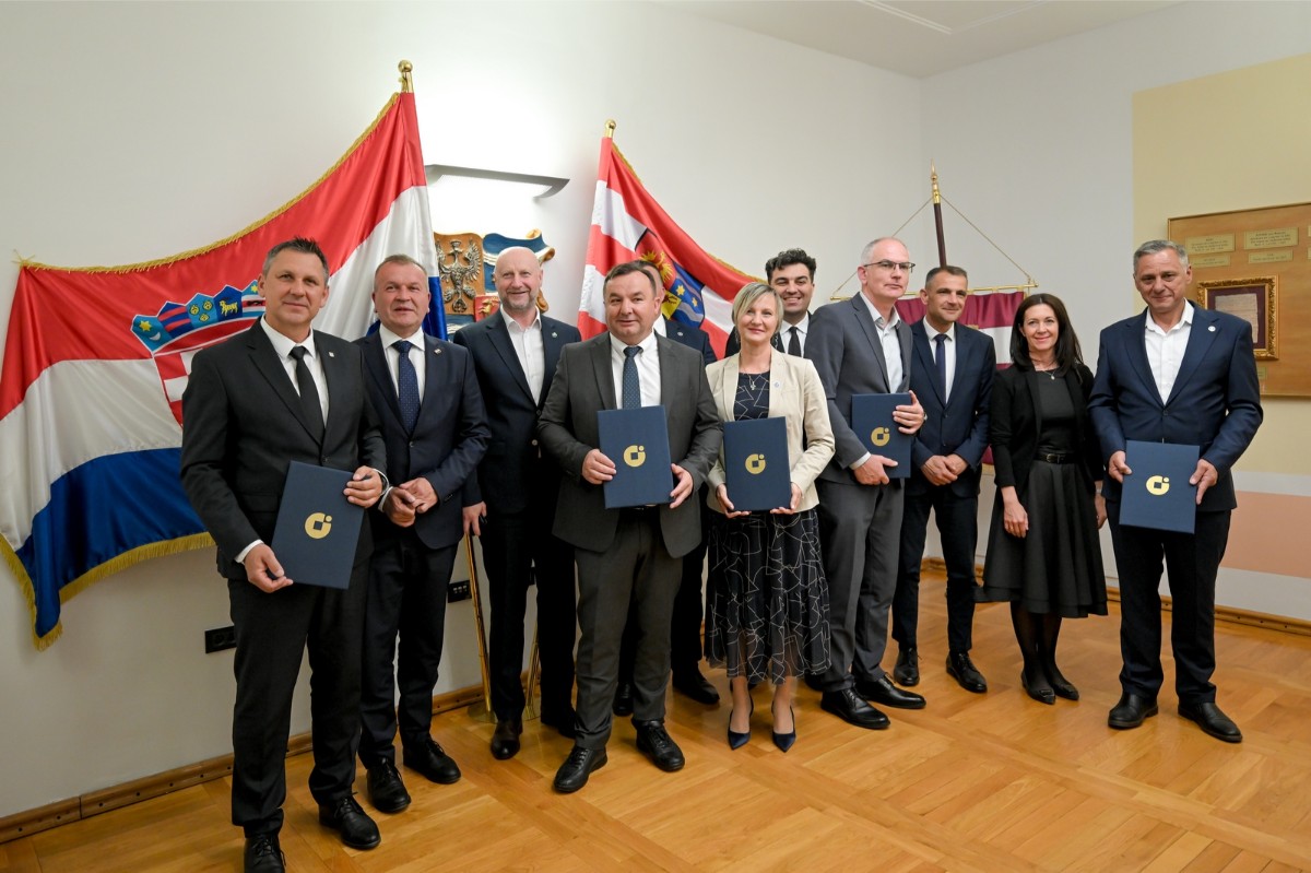 Obrtnici potpisivanje ugovora
