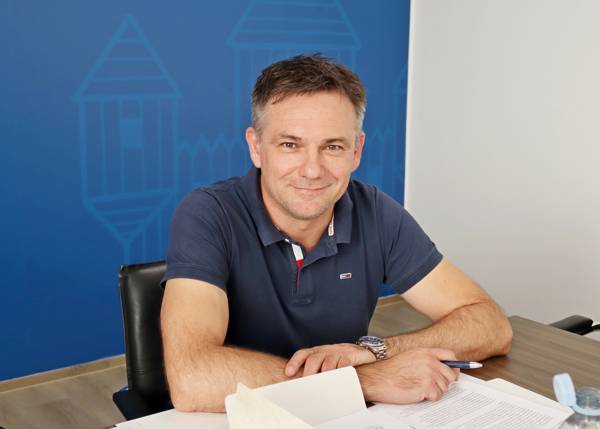 ZA UNUTRA 1 Dario Friščić