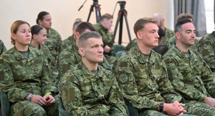 Roko farkas glavna