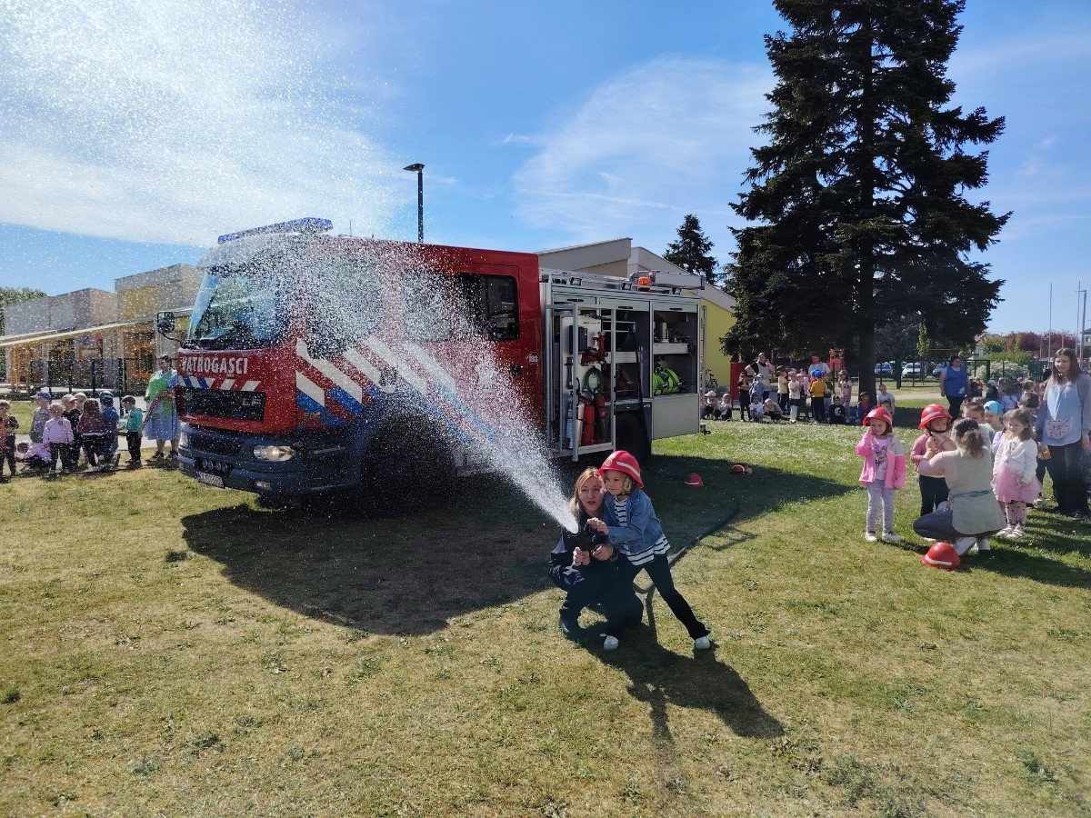 688906394 122213826926488866 46345526783268110 n