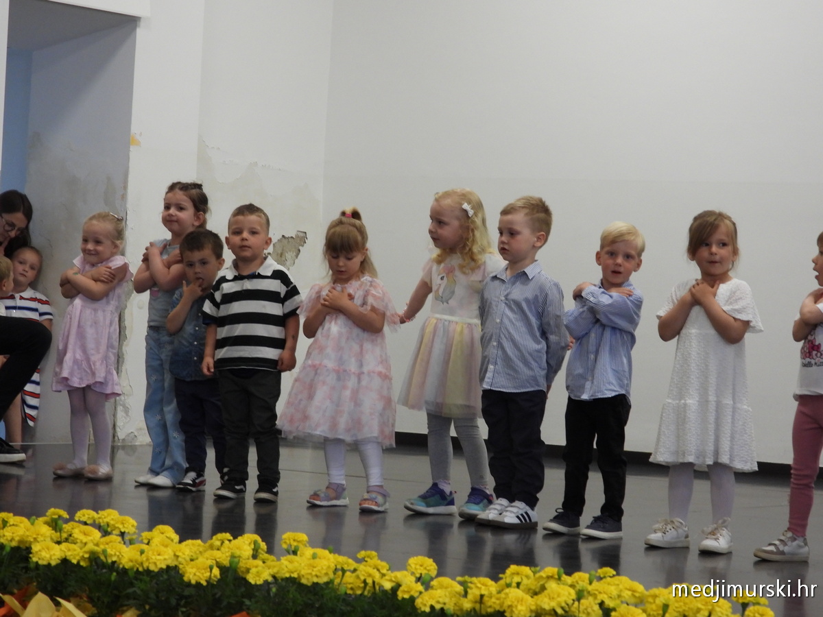 Koncert Majčin dan Vratišinec (15)