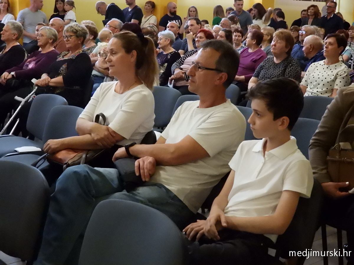 Koncert Majčin dan Vratišinec (38)