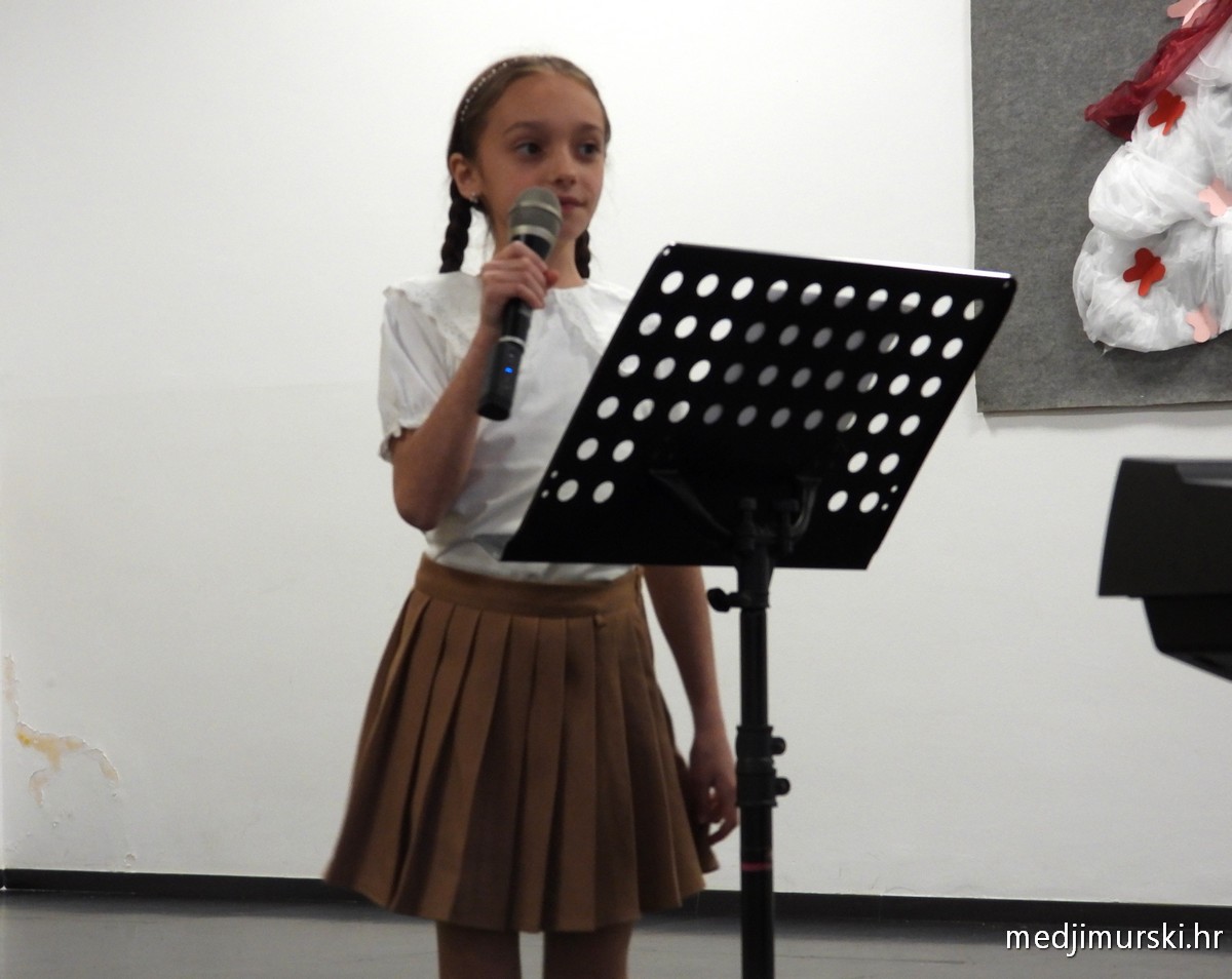 Koncert Majčin dan Vratišinec (45)