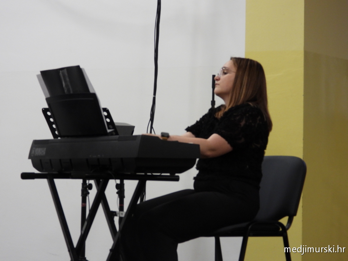 Koncert Majčin dan Vratišinec (56)
