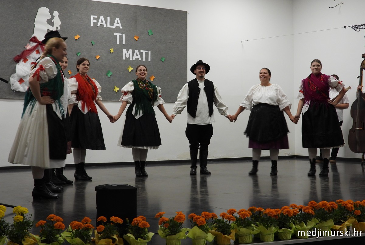 Koncert Majčin dan Vratišinec (72)