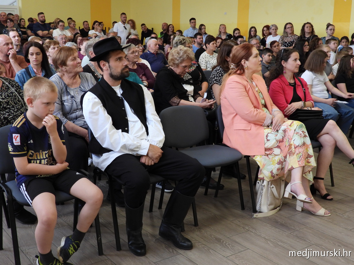 Koncert Majčin dan Vratišinec (8)