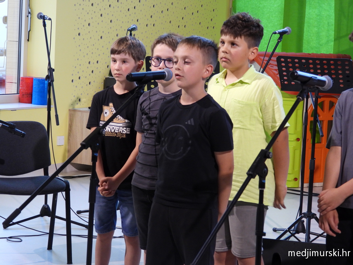 Literarna večer uz tambure (33)