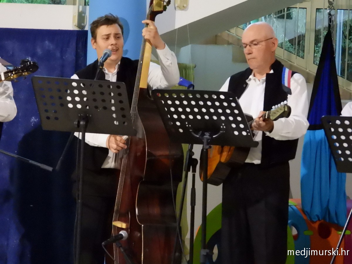 Literarna večer uz tambure (59)