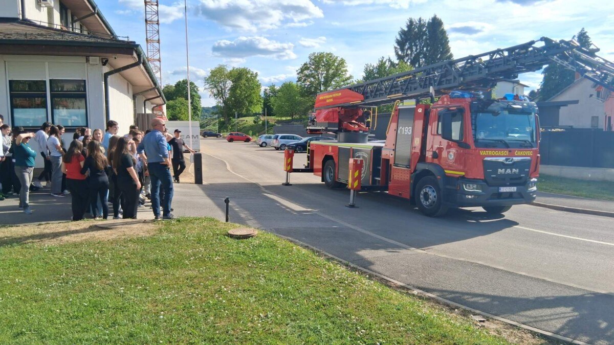 OŠ Sveti Martin vatrogasna vježba (11)