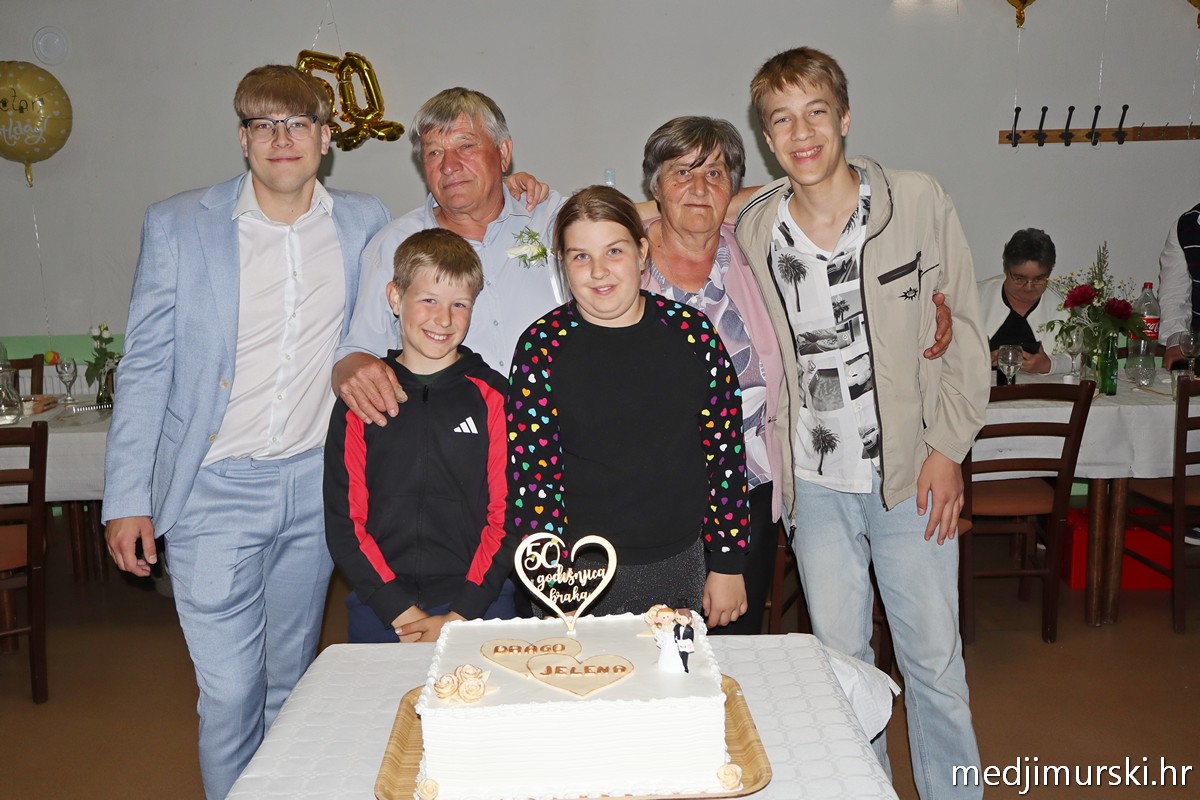 ZA UNUTRA 3 Jelena i Dragutin s unucima