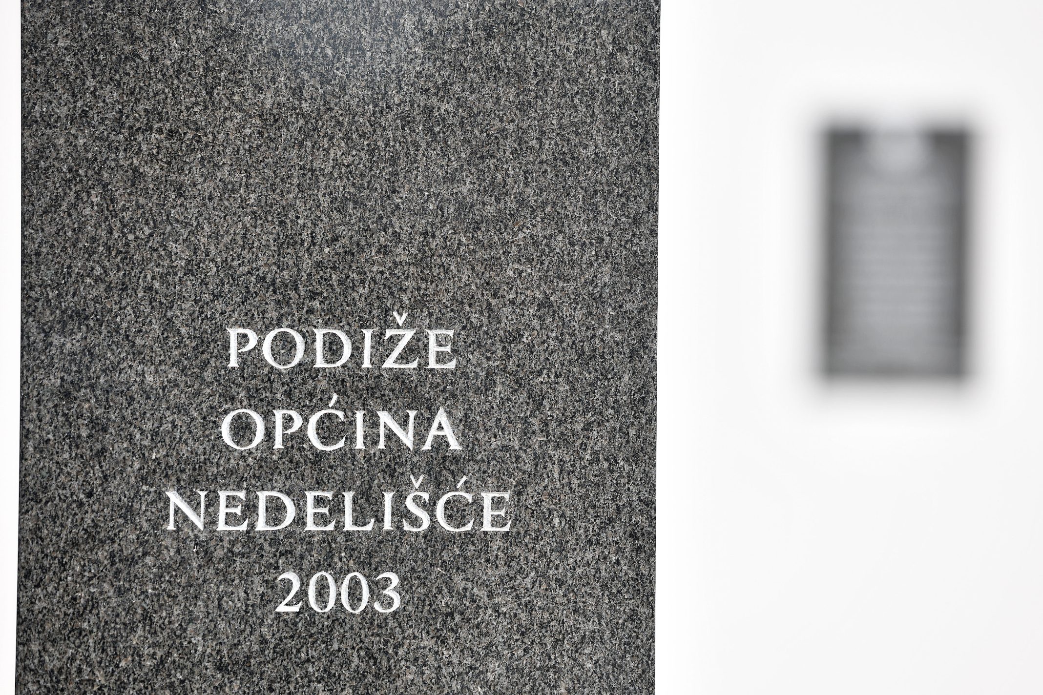 Nedelišće: Povodom Dana državnosti položeni su vijenci i zapaljene svijeće kod obilježja u spomen braniteljima