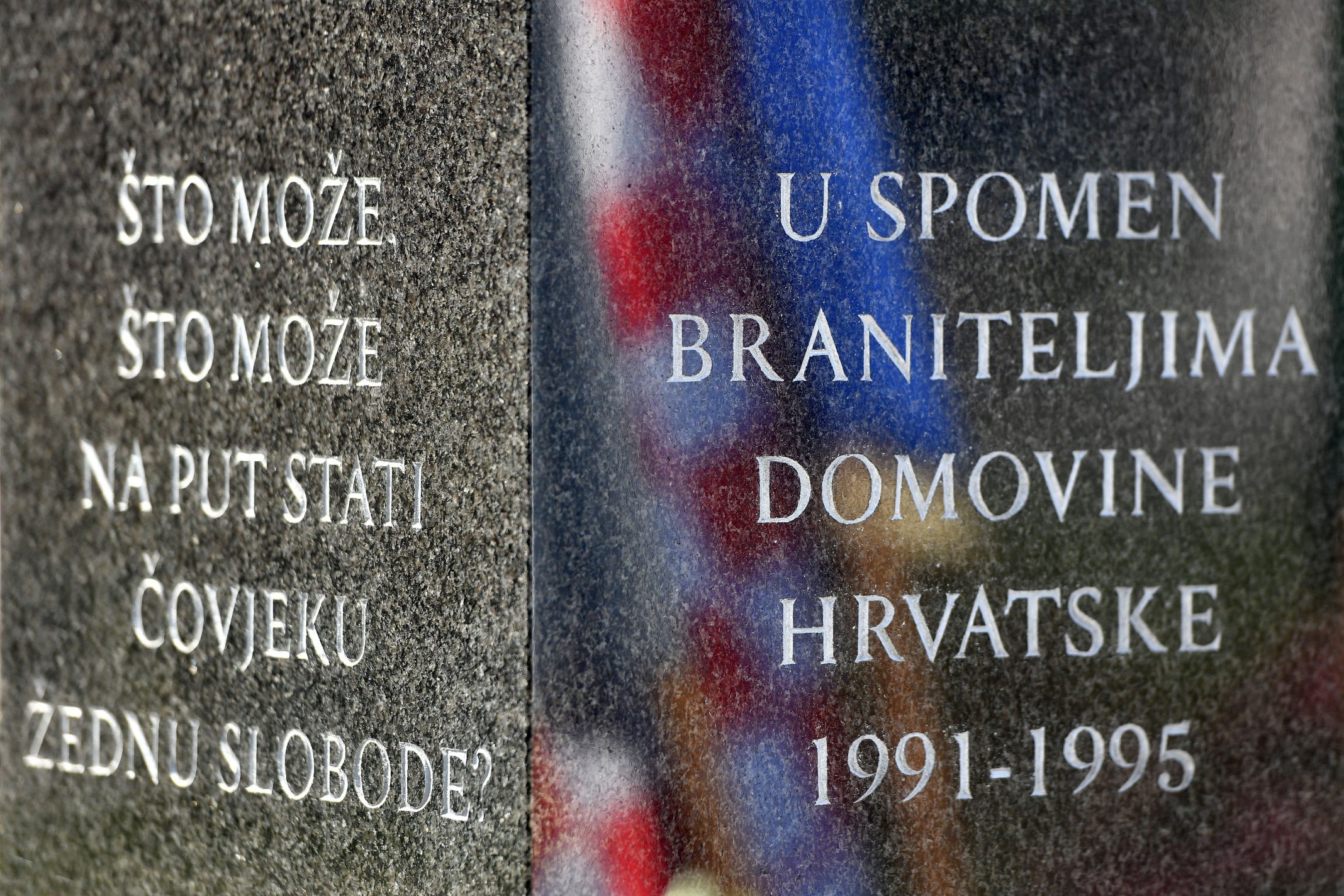 Nedelišće: Povodom Dana državnosti položeni su vijenci i zapaljene svijeće kod obilježja u spomen braniteljima