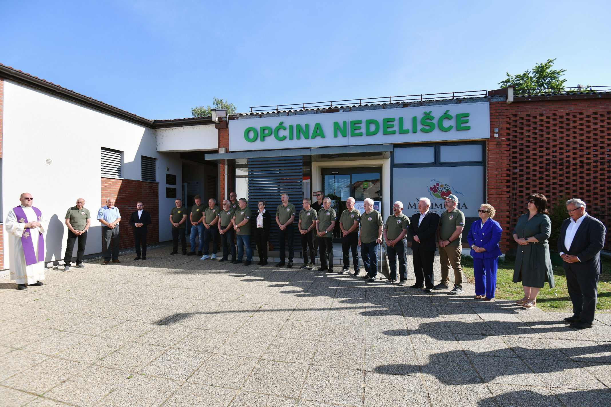 Nedelišće: Povodom Dana državnosti položeni su vijenci i zapaljene svijeće kod obilježja u spomen braniteljima