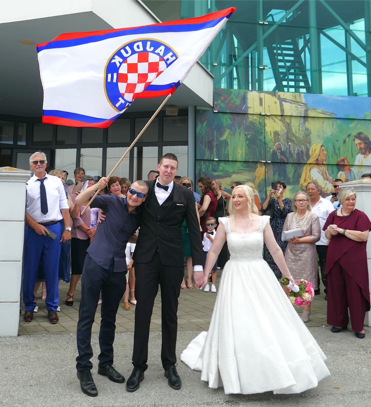 NASLOVNA DESNO