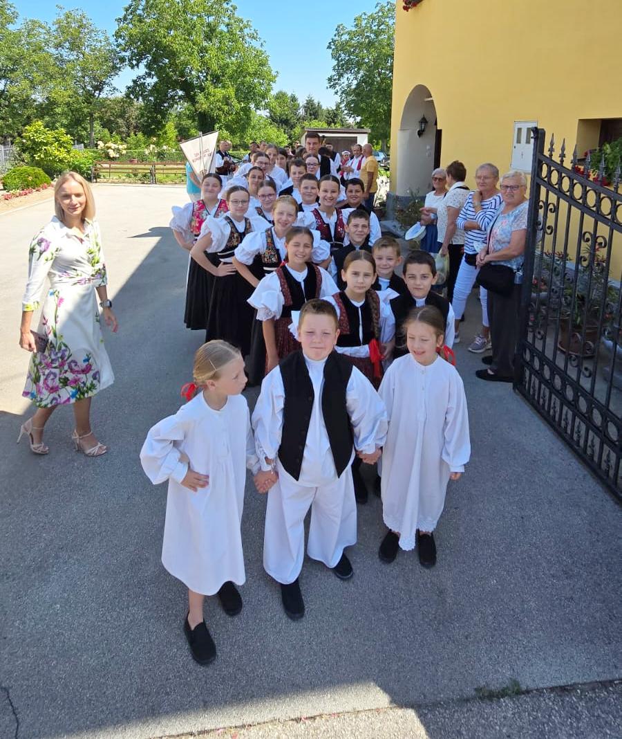 Procesija i sveta misa Donji Vidovec (9)