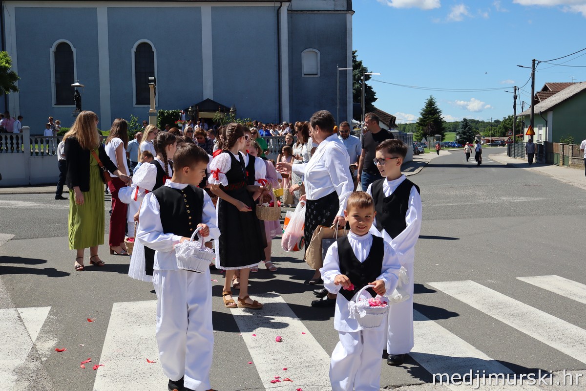 Tijelovska procesija Podturen 2026 (11)