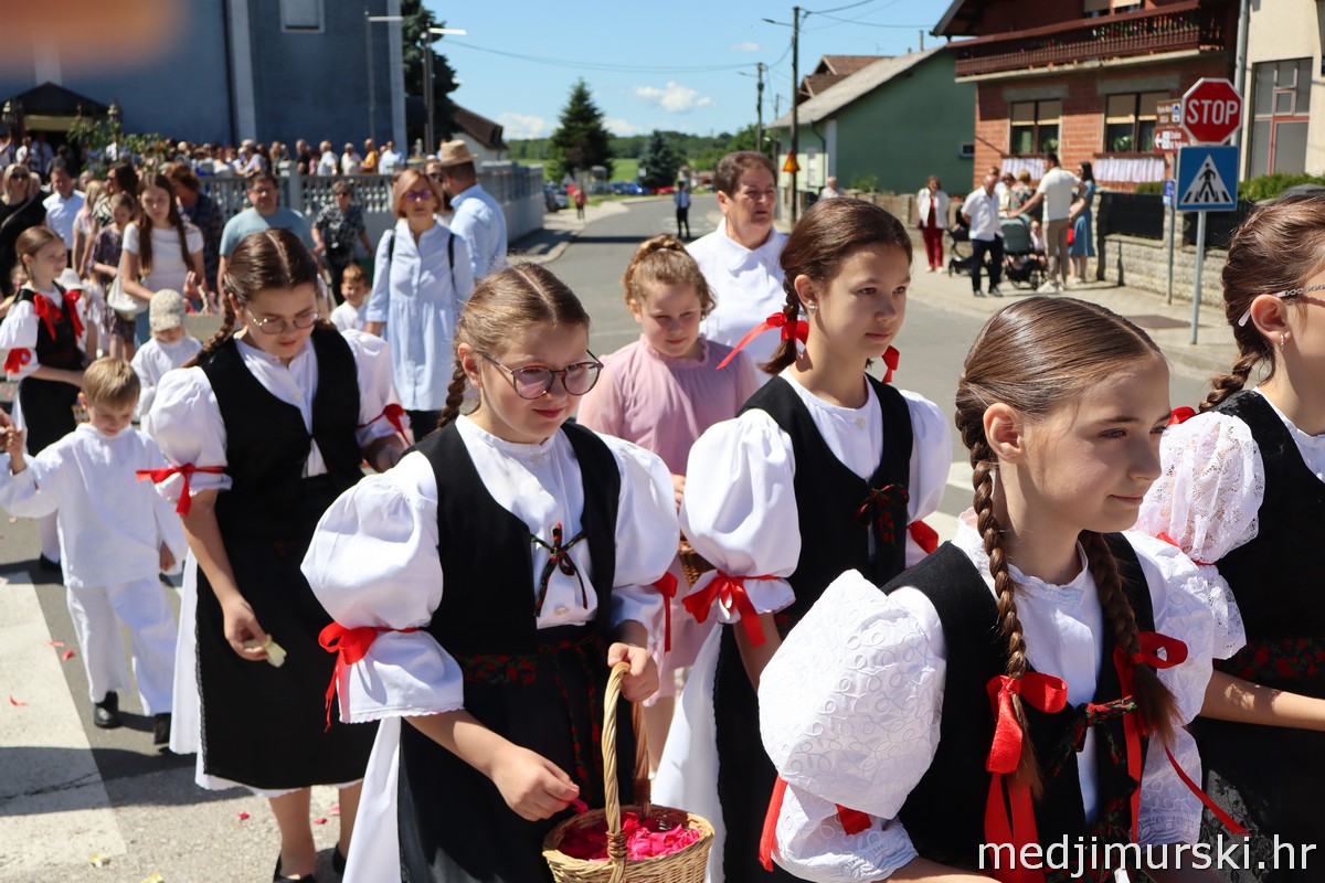 Tijelovska procesija Podturen 2026 (13)