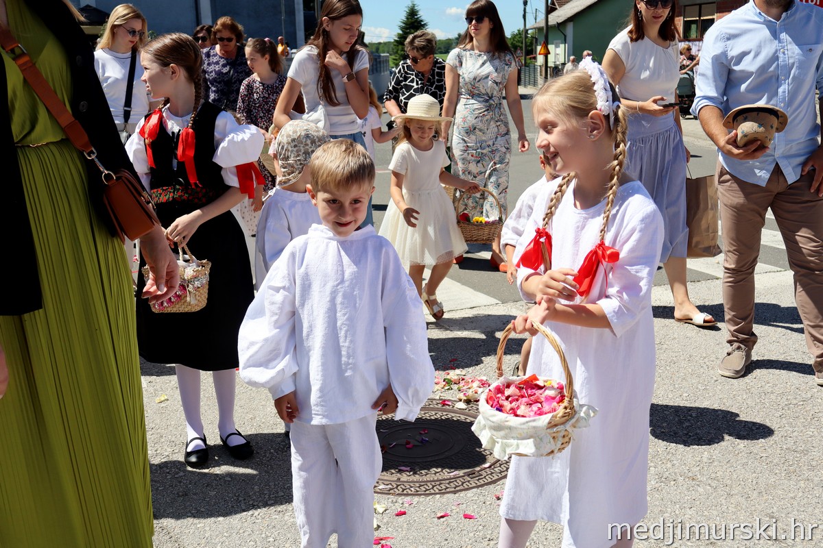 Tijelovska procesija Podturen 2026 (14)