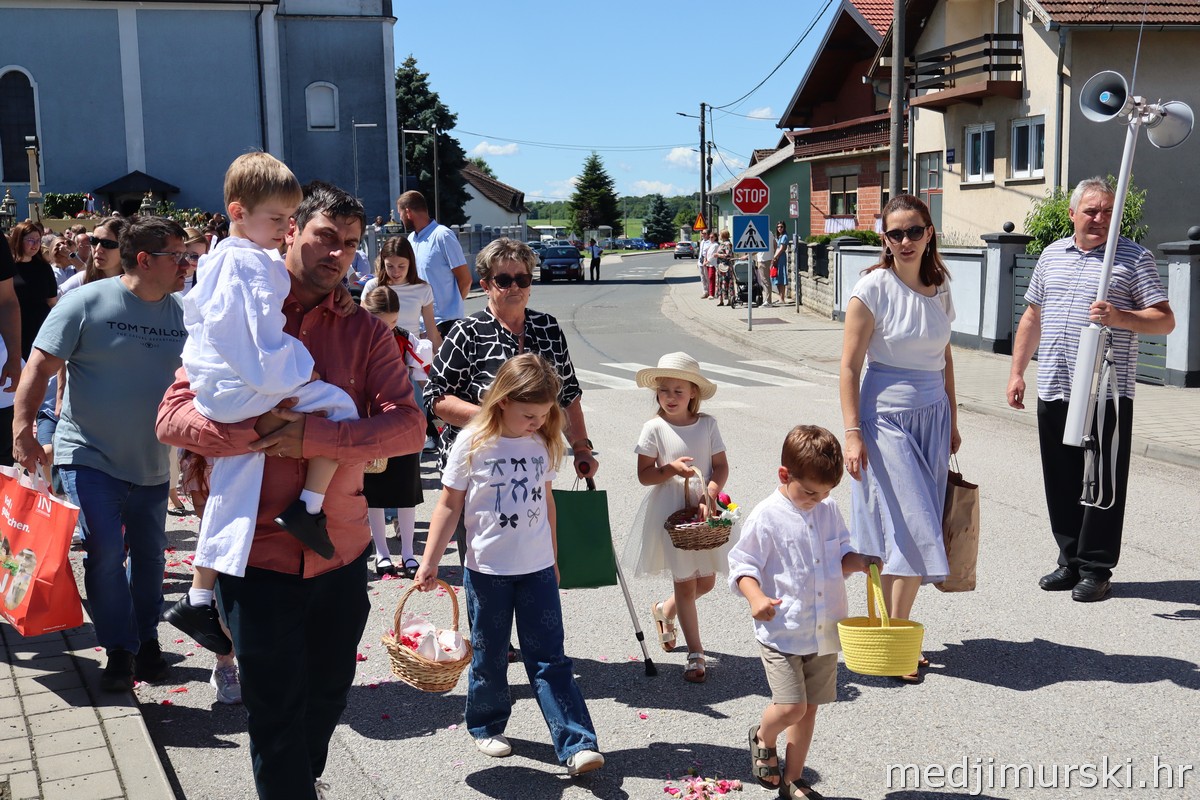Tijelovska procesija Podturen 2026 (16)