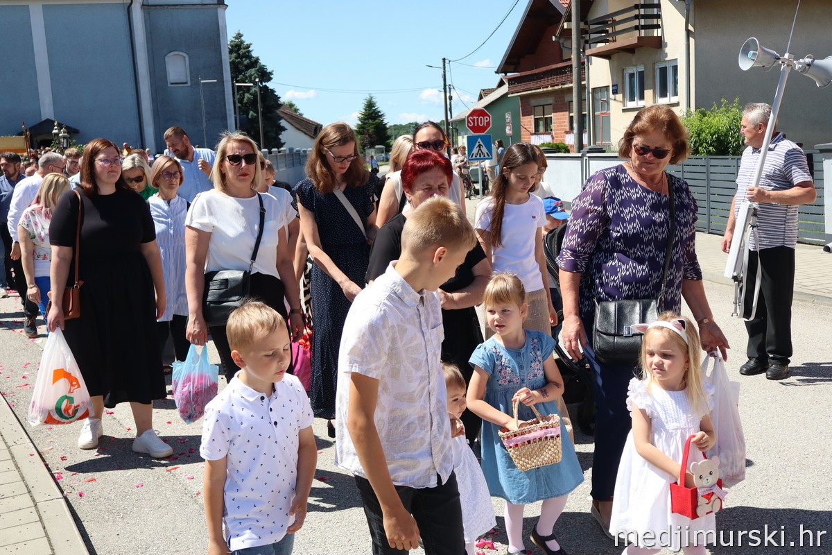 Tijelovska procesija Podturen 2026 (18)