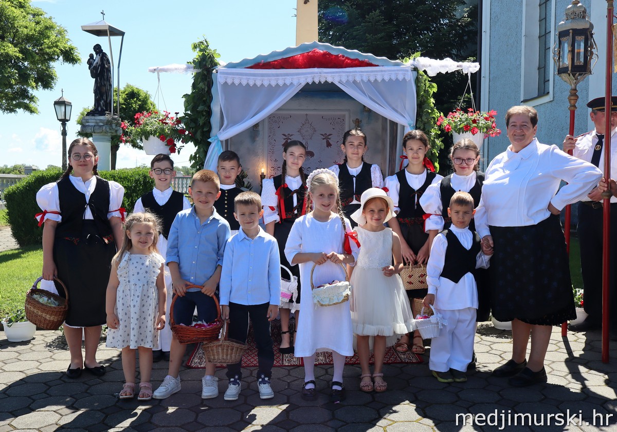 Tijelovska procesija Podturen 2026 (2)
