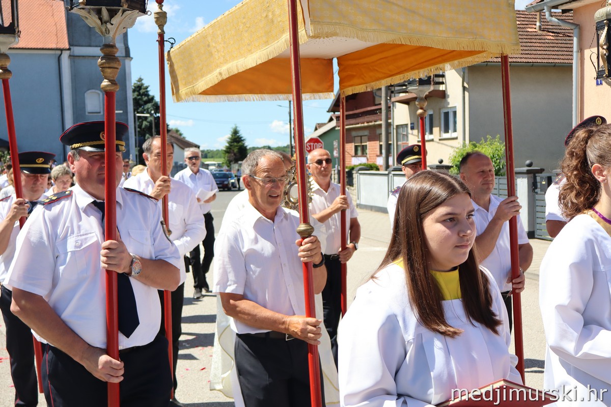 Tijelovska procesija Podturen 2026 (22)