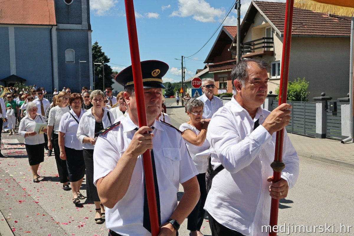 Tijelovska procesija Podturen 2026 (23)